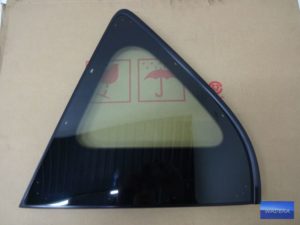 62720-42300 Toyota RAV 4 Szybka boczna