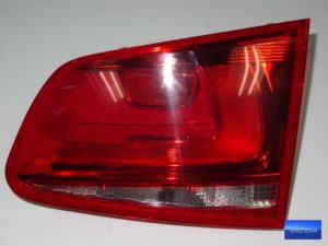 7P6945094C Lampa tylna klapy prawa VW TOUAREG uży.