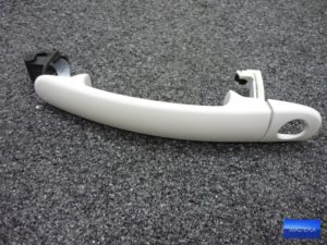 5N0837205M Klamka zewnetrzna drzwi Lprzód SKODA VW