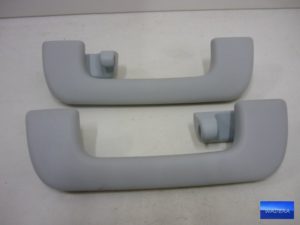 8K0857607 C Rączka podsufitki tył SKODA AUDI