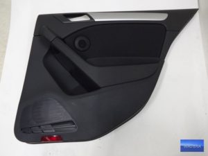 Tapicerka drzwi prawy - tył kompletna VW GOLF VI
