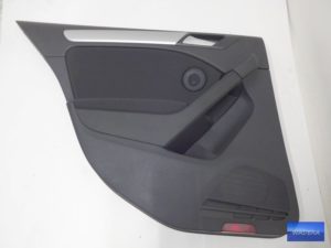 Tapicerka drzwi lewy - tył kompletna VW GOLF VI