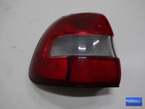 Suzuki Baleno Combi lampa tylna str. lewa