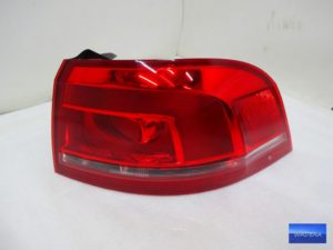 Passat B7 kombi lampa tył prawa 3AF945096 E