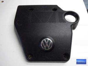 06A103925 A Osłona pokrywa silnika VW
