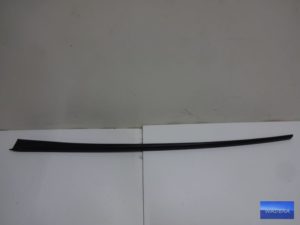 5G0854327A Listwa szyby prawa VW GOLF VII