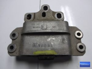 1K0199555R Łapa poduszka skrzyni Orygianł VW