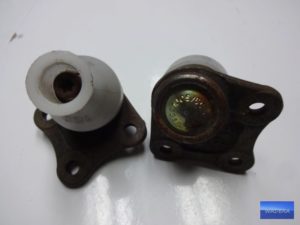 1J0 Sworzeń wahacza PRAWY VW GOLF IV BORA AUDI A3