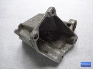 4A0399114M Wspornik łapa skrzyni AUDI A6 C4