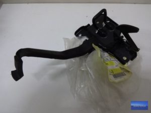 8E0823480 D Nowy rygiel maski AUDI A4 01-05R
