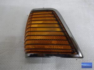 321945051B Kierunkowskaz lewy VW Passat 78-80