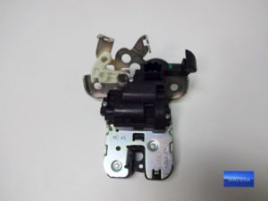 Zamek klapy bagażnika vw audi skoda 8R0827505
