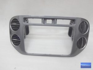 5N0858071B Ramka środkowa deski VW TIGUAN