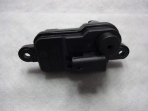 510810773 silniczek klapki paliwa VW PASSAT B8
