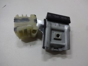 Uchwyt szyby VW GOLF IV BORA Oryginał