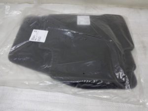 5TC863011 Dywaniki VW TOURAN 16R UK NEW