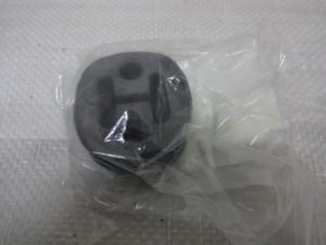8d0253147e wieszak tłumika nowy AUDI A4 A6