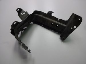 4M0821137B Wspornik błotnika lewy AUDI Q7 4M
