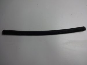 1S0823737 Uszczelka maski VW UP CITIGO