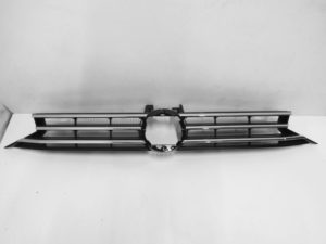 Touran 2016 atrapa grill 5TA853651L