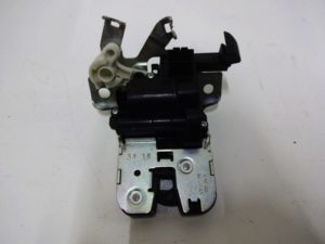 Zamek bagażnika klapy passat B8 3G0827503