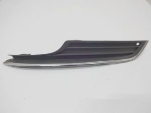 Kratka zderzaka chrom prawa - nowa   VW GOLF VII