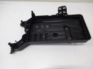 5QF915331A Podstawa akumulatora VW TOURAN TIGUAN