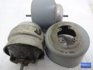 8E0199379AF Nowa poduszka silnika AUDI A4 2,4/ 3,0