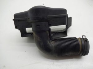 8U0129618C Rura kierownica powietrza komp AUDI Q3