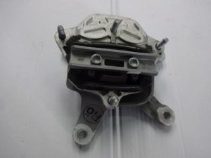 8W0399156 Poduszka skrzyni biegów AUDI A4 B9 IGŁA