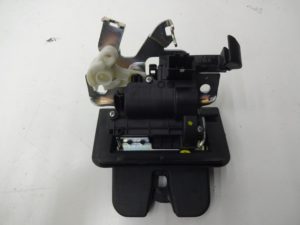 8W9827505A Zamek klapy AUDI A4 Q5 Oryginał