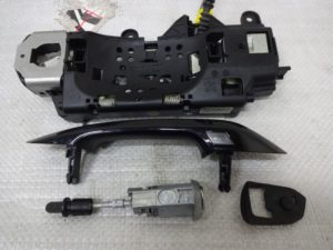 Klamka kompletna wkładka lewy przód AUDI A4 B9