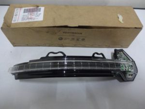 8W0949102  kierunkowskaz prawy AUDI A4 B9