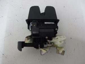 Zamek klapy VW PASSAT B8 SEDAN jak nowy !