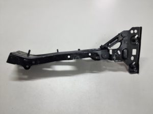 Audi A4 mocowanie błotnika prawe 8W0821136