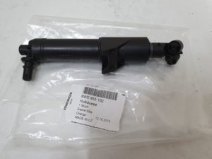 Audi A4 spryskiwacz lampy prawy 8W0955102