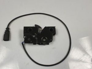 Zamek maski Golf 7 Tiguan passat B8 5C8823509C