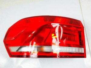 VW Touran lampa lewa tył 5TA945095A