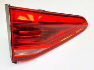 VW Touran lampa lewa w klapę 5TA945307B