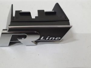 VW Touran emblemat R-line w grill 5TA853957