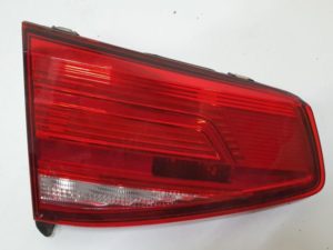 Passat B8 kombi lampa tylna w klapę 3G9945093