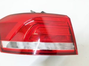 Passat B8 kombi lampa tylna lewa 3G9945095D