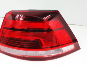 Golf 7 kombi lift lampa prawy tył 5G9945096E