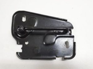 Audi A3 rygiel maski prawy 8V0823186C