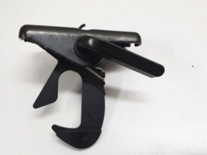 Audi A3 rygiel maski 8V0823480A