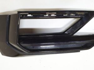 VW Tiguan R-line kratka zderzaka prawa 5NN853212C