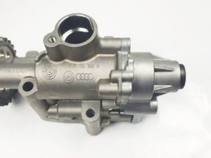 VW audi pompa oleju 2,5 TFSI 07K115105 R