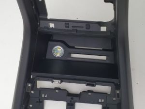 Vw Touran ramka konsoli tunelu 5TB863284