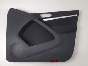 VW Tiguan boczek drzwi prawy przód 5N0867012B