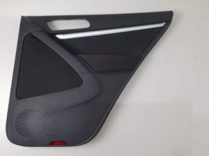 VW Tiguan boczek drzwi prawy tył 5N0867212
